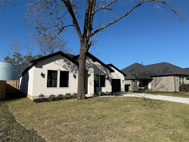 view of front of property with a front yard