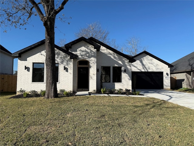 view of front of home featuring a garage and a front yard