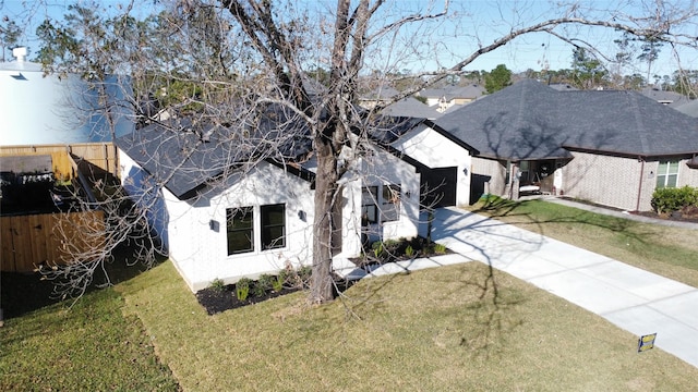 view of front of property with a front lawn