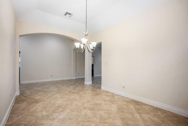 unfurnished room with an inviting chandelier and vaulted ceiling