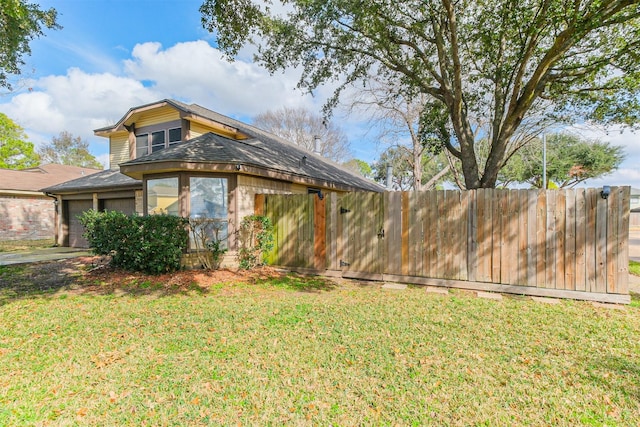 exterior space featuring a front yard