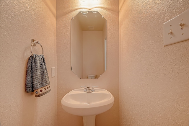 bathroom featuring sink