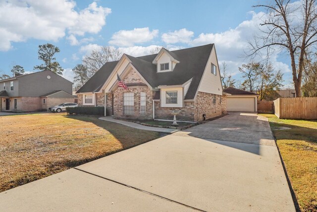 view of front of house featuring a garage and a front yard