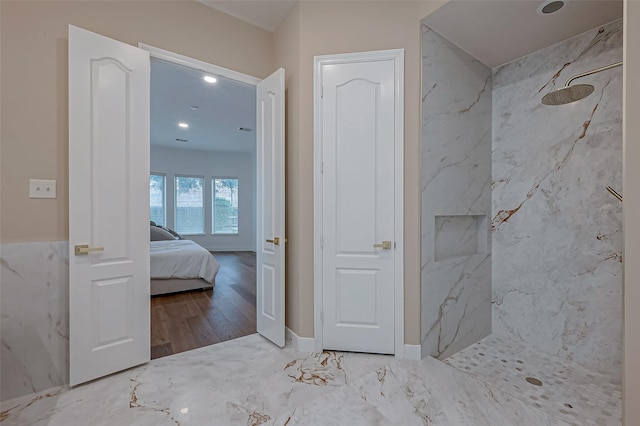 bathroom featuring tiled shower