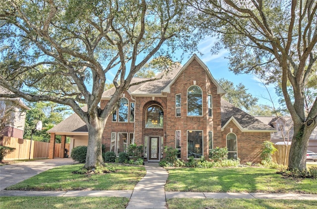 view of front facade with a front lawn