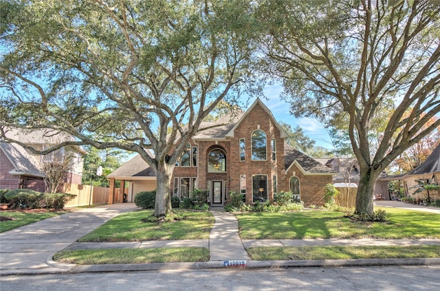 view of front facade with a front lawn