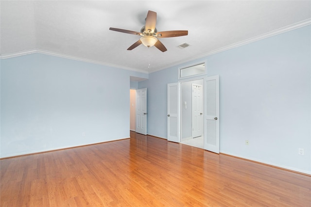 empty room featuring ceiling fan, ornamental molding, and light hardwood / wood-style floors