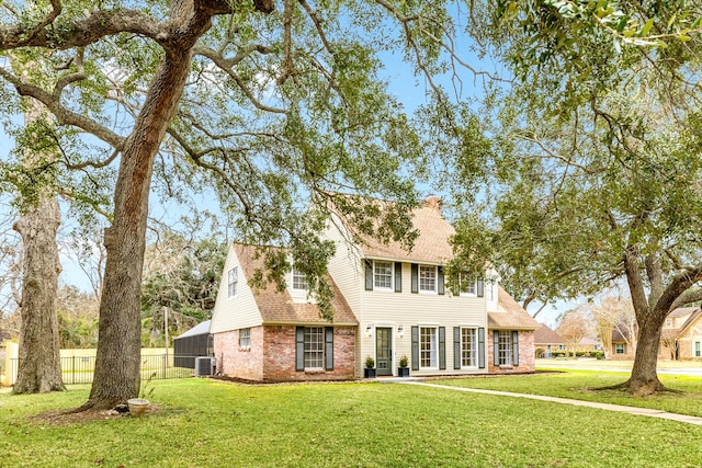 view of front of house featuring central AC and a front yard