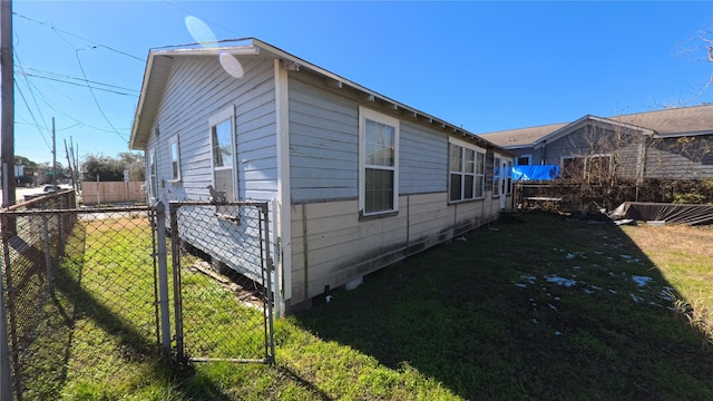 view of side of property featuring a yard