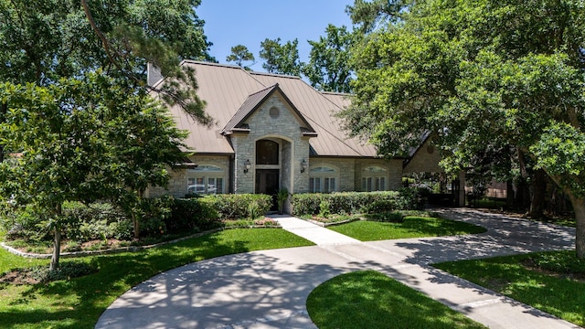 view of front of property with a front yard