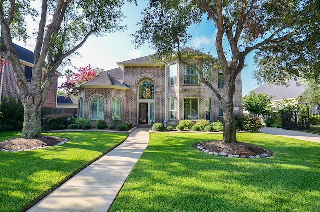 view of front of home featuring a front yard