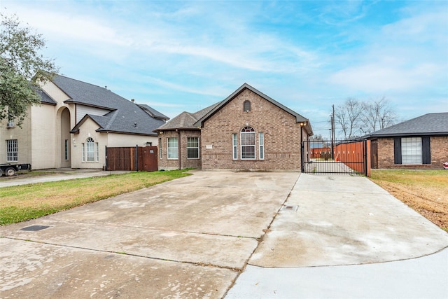 view of front of property with a front lawn