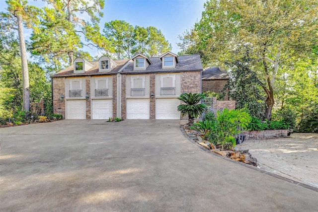 view of front facade with a garage