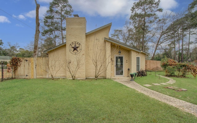 view of front of property with a front yard