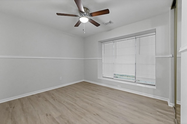 empty room featuring light hardwood / wood-style floors and ceiling fan