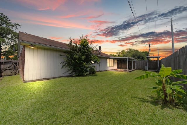 view of yard at dusk