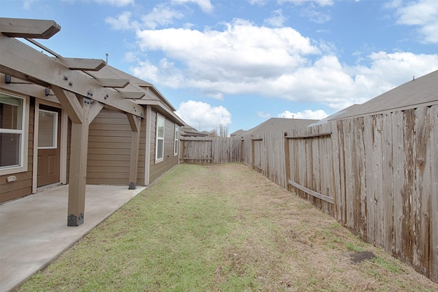 view of yard featuring a patio