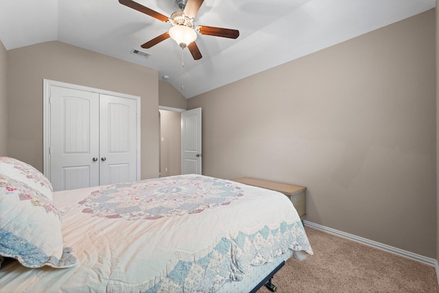 bedroom with lofted ceiling, light carpet, ceiling fan, and a closet