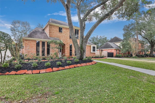 view of front facade featuring a front yard