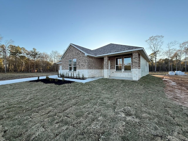 exterior space featuring a front lawn