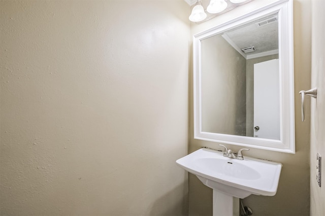 bathroom featuring sink