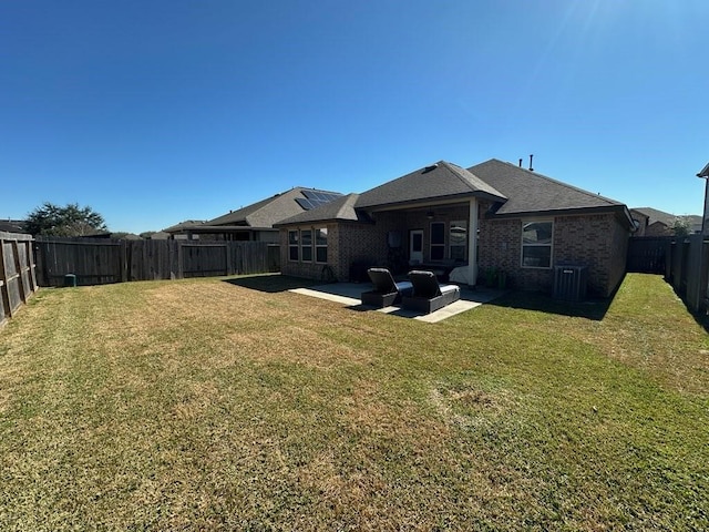 view of yard featuring a patio