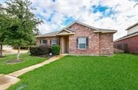 single story home featuring a front lawn