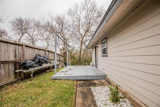 view of yard featuring a patio area