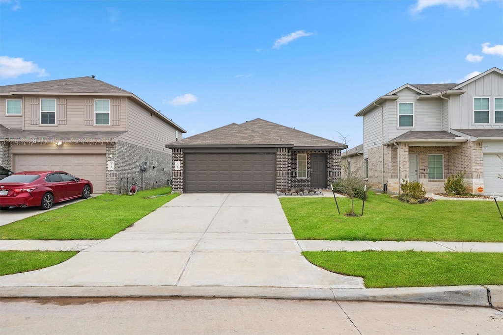 view of front of property with a front yard