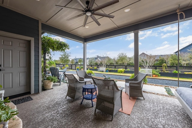 sunroom with ceiling fan