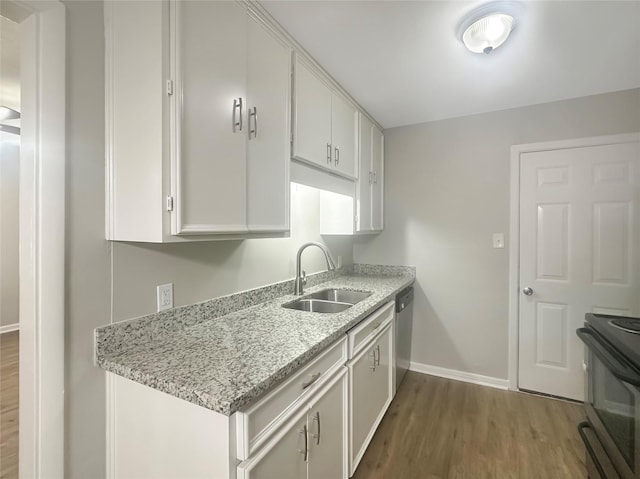 kitchen featuring electric range, baseboards, white cabinets, dark wood finished floors, and a sink