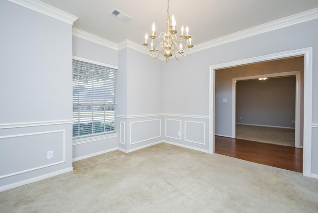 empty room with crown molding, an inviting chandelier, and light carpet