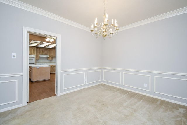 empty room with crown molding, light carpet, and a notable chandelier