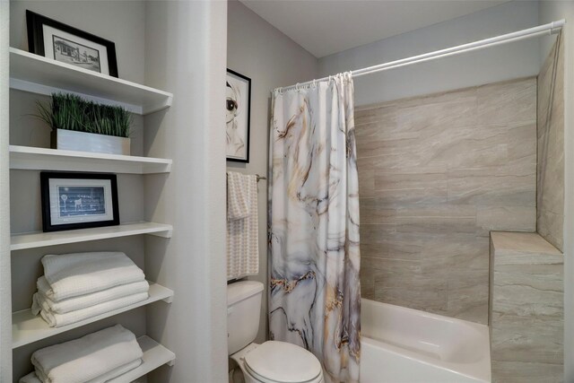 bathroom featuring toilet and shower / bath combo with shower curtain