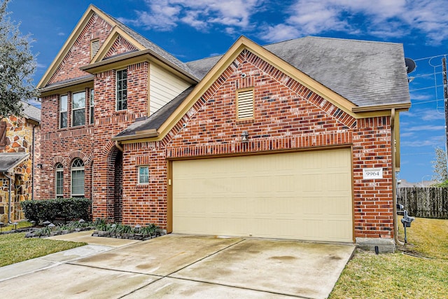 view of front property featuring a garage