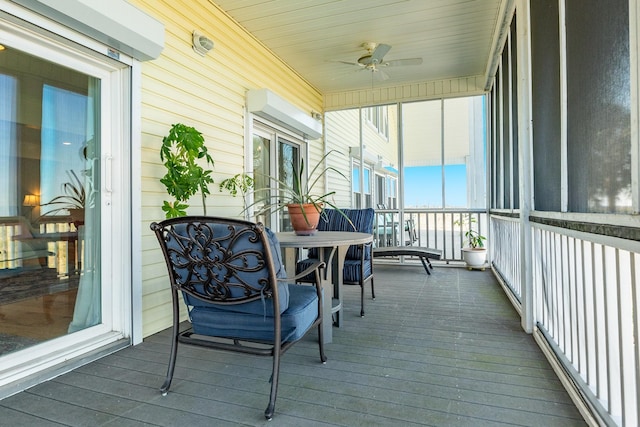 sunroom / solarium featuring ceiling fan