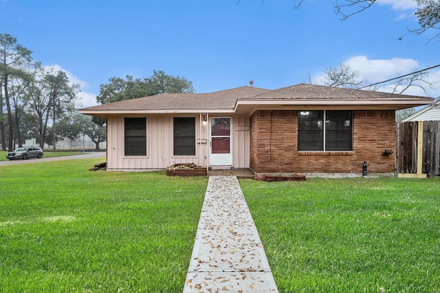 view of front facade with a front lawn