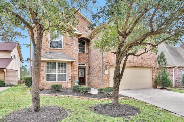 view of front property featuring a front yard