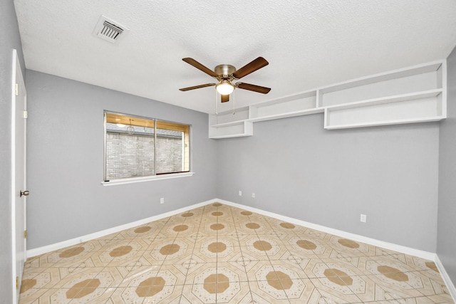 unfurnished room with a textured ceiling and ceiling fan