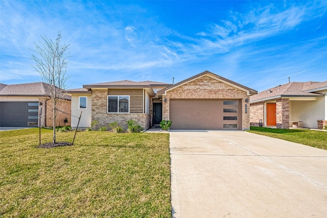 view of front of home featuring a garage and a front yard