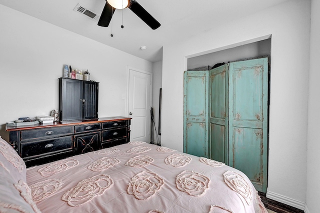 bedroom featuring ceiling fan and a closet