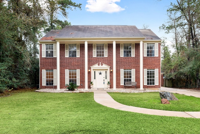 view of front of property with a front lawn