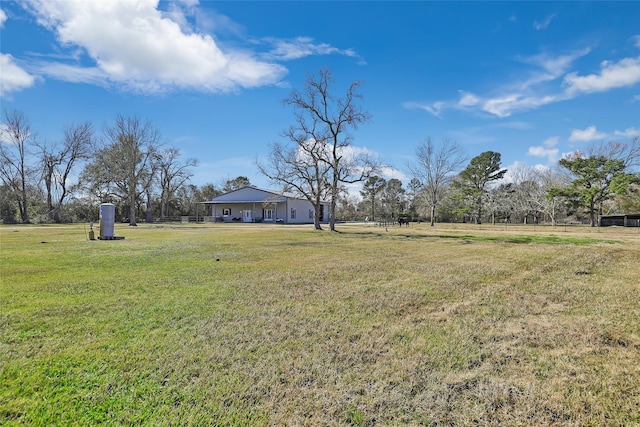 view of yard featuring a rural view