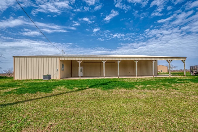 rear view of house featuring a yard