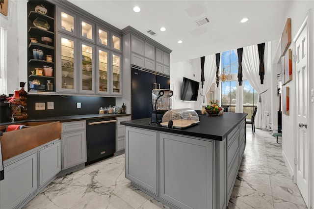 kitchen with black appliances, sink, a kitchen island, and gray cabinetry