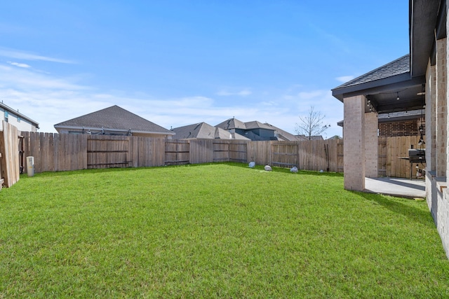 view of yard featuring a patio area