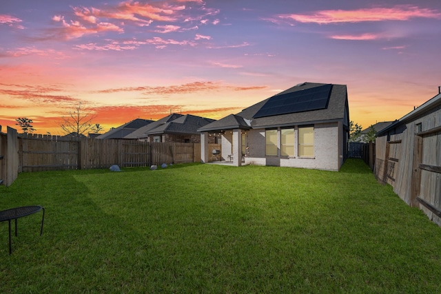 view of yard at dusk