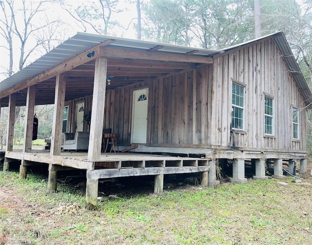 view of outdoor structure featuring a porch