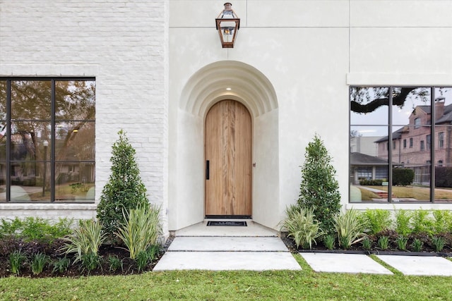 property entrance with stucco siding