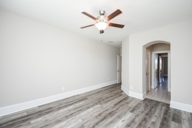 unfurnished room featuring wood-type flooring and ceiling fan